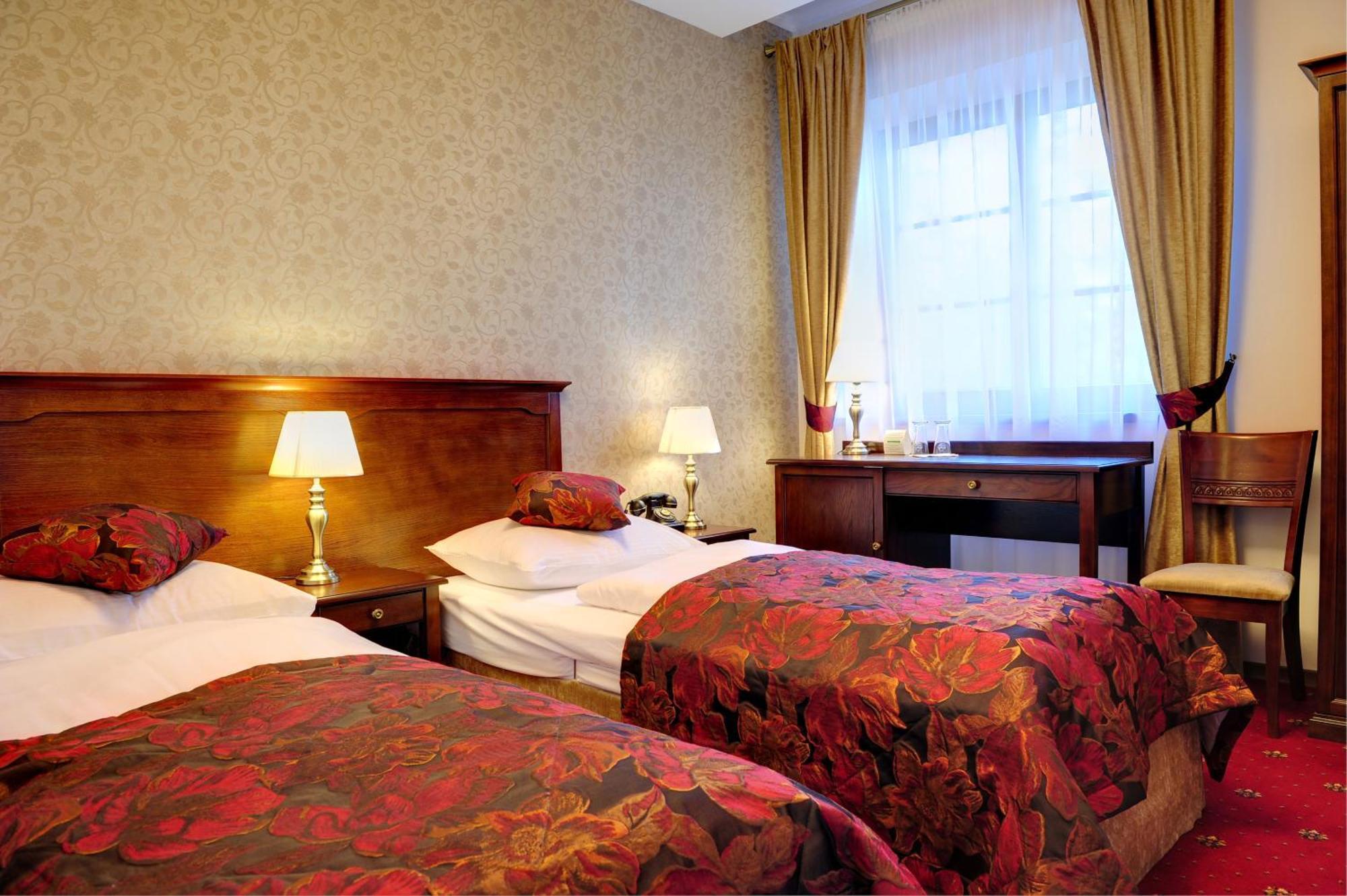Hotel Kazimierski Zdroj ยาโนเวียซ ภายนอก รูปภาพ