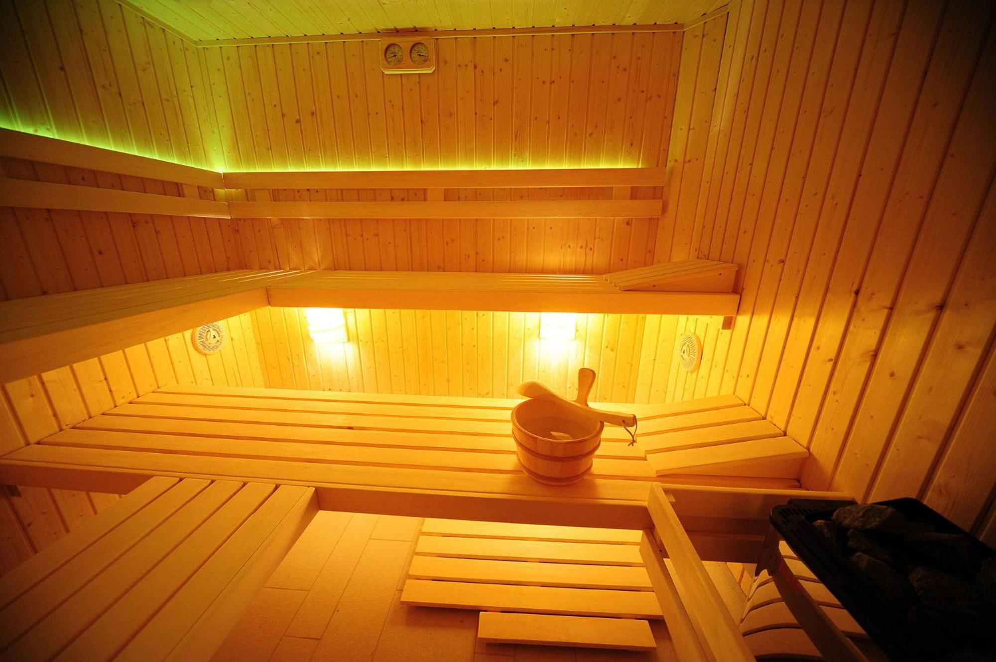 Hotel Kazimierski Zdroj ยาโนเวียซ ภายนอก รูปภาพ